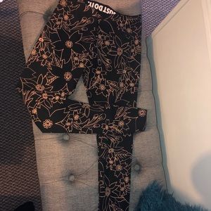PATTERNED NIKE LEGGINGS